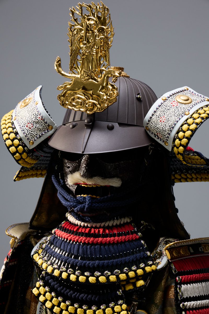 希少です！『薩摩丸武工房製』新品同様・美品【現代甲冑 等身大】黒胴世具足一式 imgrc0076914779.jpg
