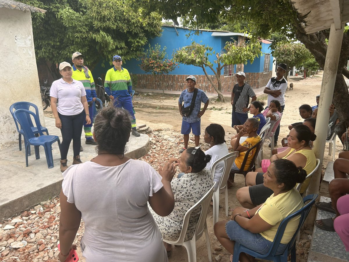 En Aqualia seguimos escuchando a nuestras comunidades. Nos reunimos con los habitantes de Villa María, en Aracataca, para conocer sus inquietudes y llevarnos los compromisos necesarios para seguir mejorando el servicio. 💧🤝