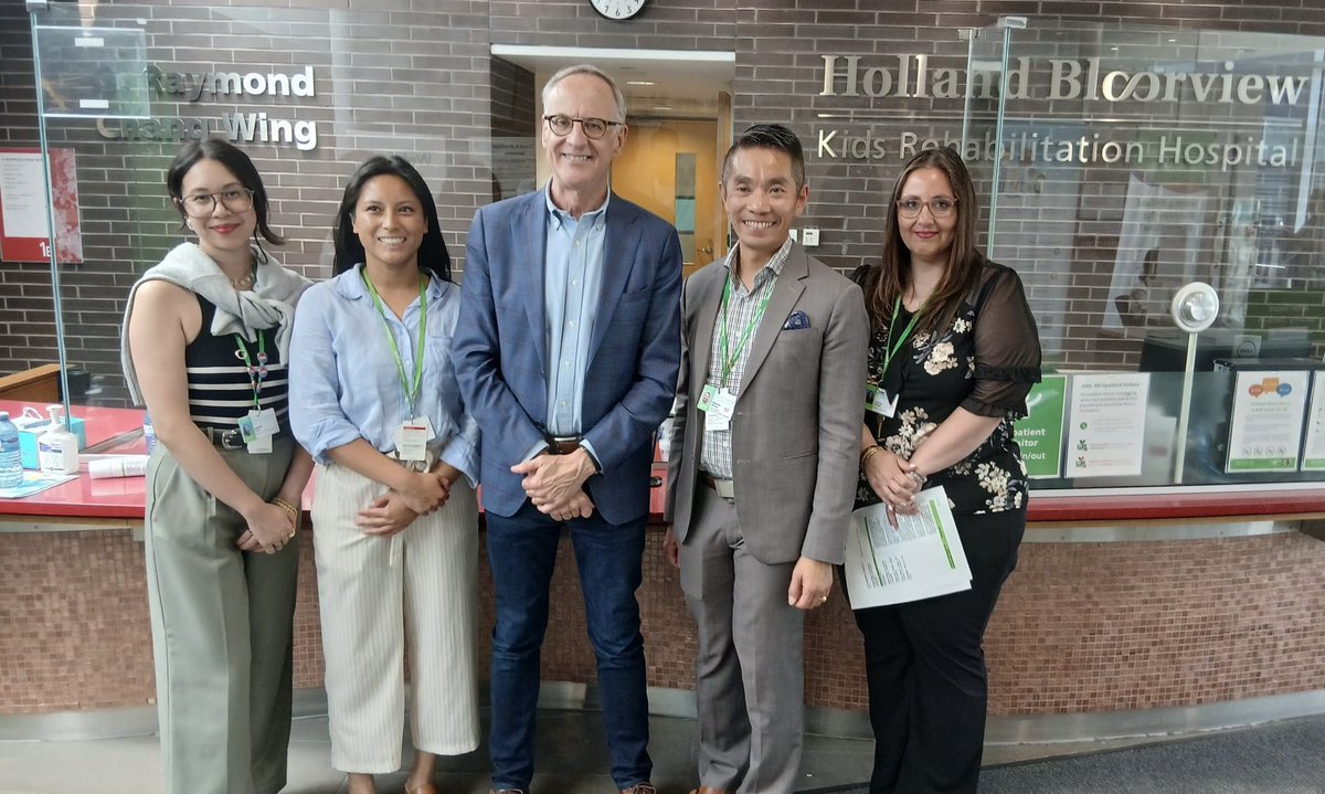 Rob_Oliphant's tweet image. As Canada&apos;s largest children’s rehab hospital, @HBKidsHospital constantly strives for better medical care for our youth. Glad to speak with the Canada Summer Jobs students who take part in that research, and a joy to serve food with President @Hanigsberg at the summer bbq!