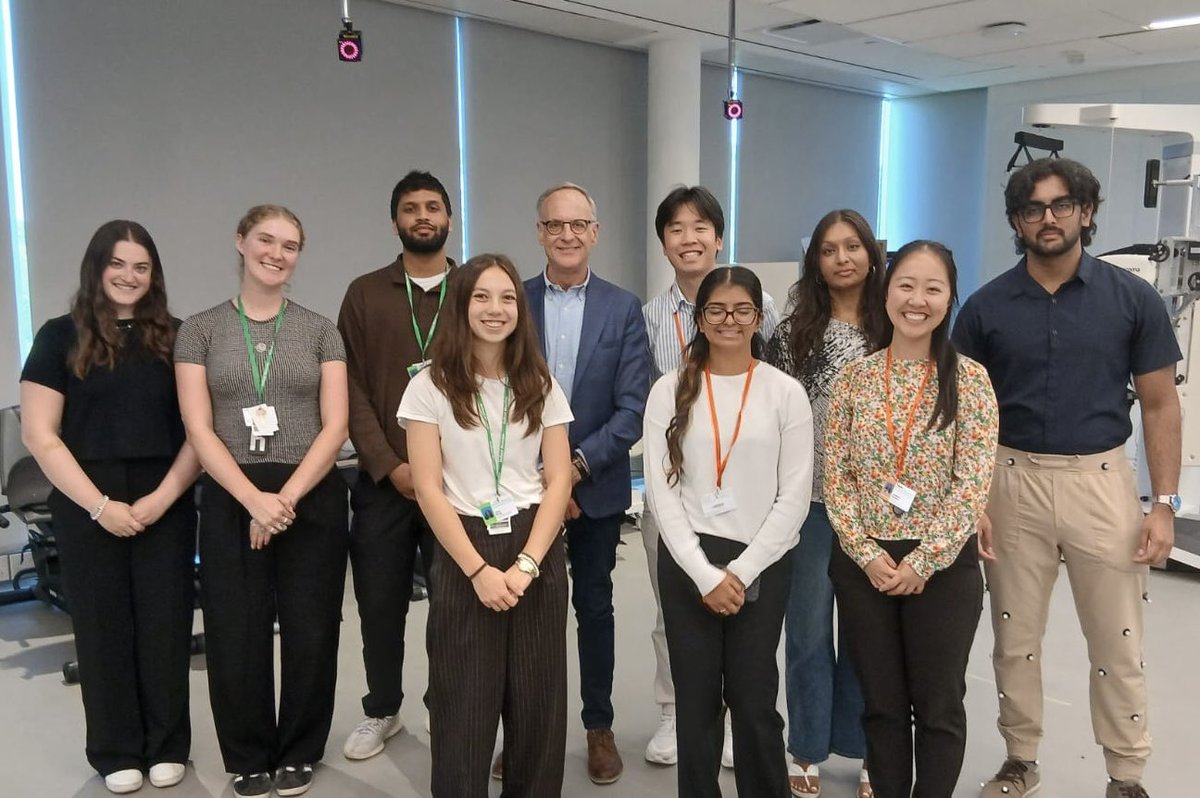 Rob_Oliphant's tweet image. As Canada&apos;s largest children’s rehab hospital, @HBKidsHospital constantly strives for better medical care for our youth. Glad to speak with the Canada Summer Jobs students who take part in that research, and a joy to serve food with President @Hanigsberg at the summer bbq!