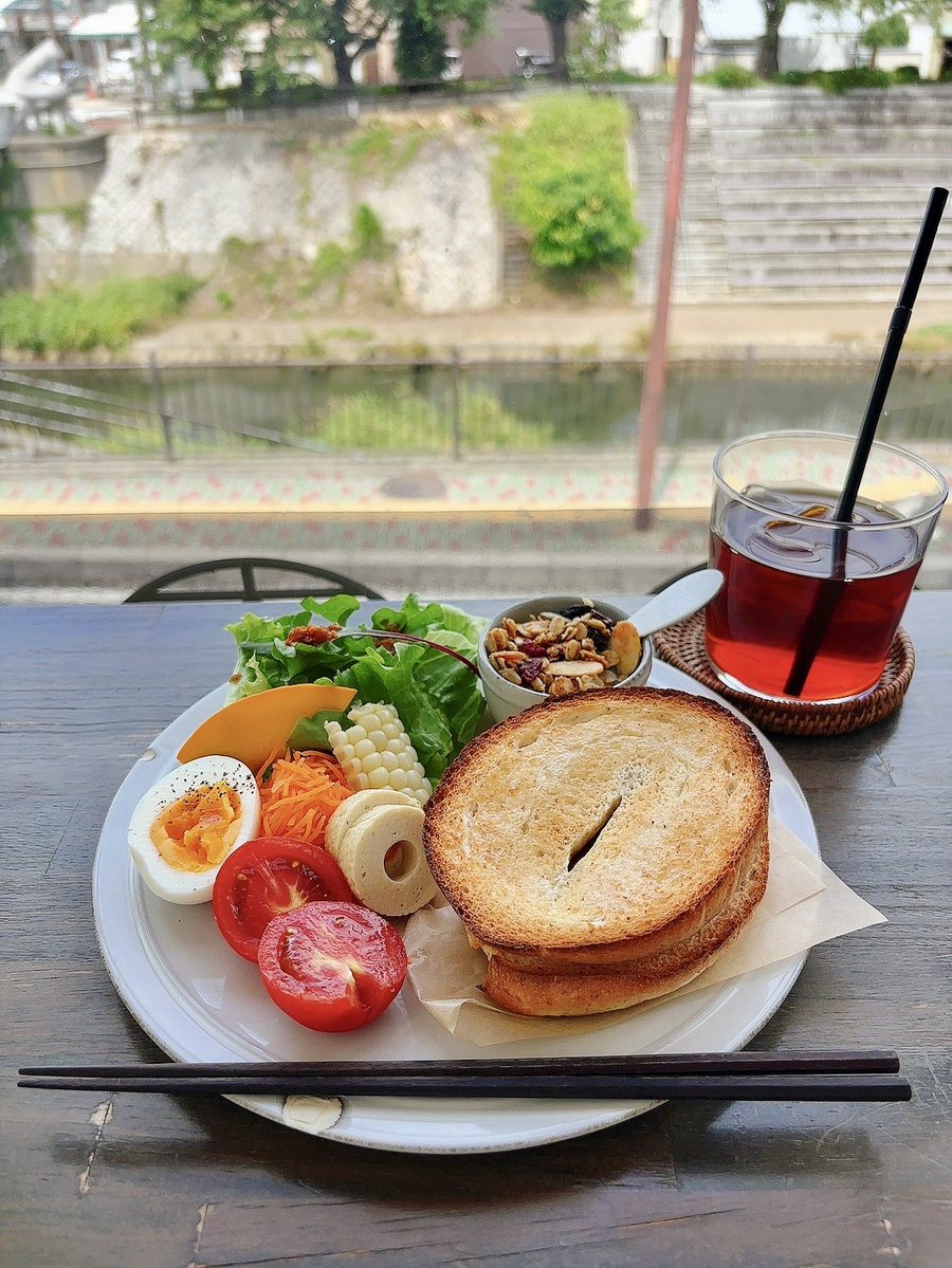 tottoricchi's tweet image. おはようございます🌞
今日の #鳥取市 の天気は晴れ☀️
皆様、今年かき氷食べましたか🍧⁉️
(ちなみに明日7/25は #かき氷の日🩵)
中の人は今年もいろいろ食べ歩いてます😋
最近食べてよかったのは人気ベーグル店 #森の生活者 のかき氷🧊自家製ソースが美味❣️✨
#企業公式が毎朝地元の天気を言い合う