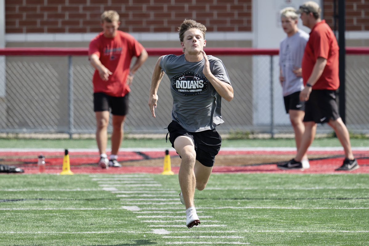 uhshawksfb's tweet image. Thank you Bridgeport for attending and competing today at our 2025 UHS Max Out event. Good luck this fall.