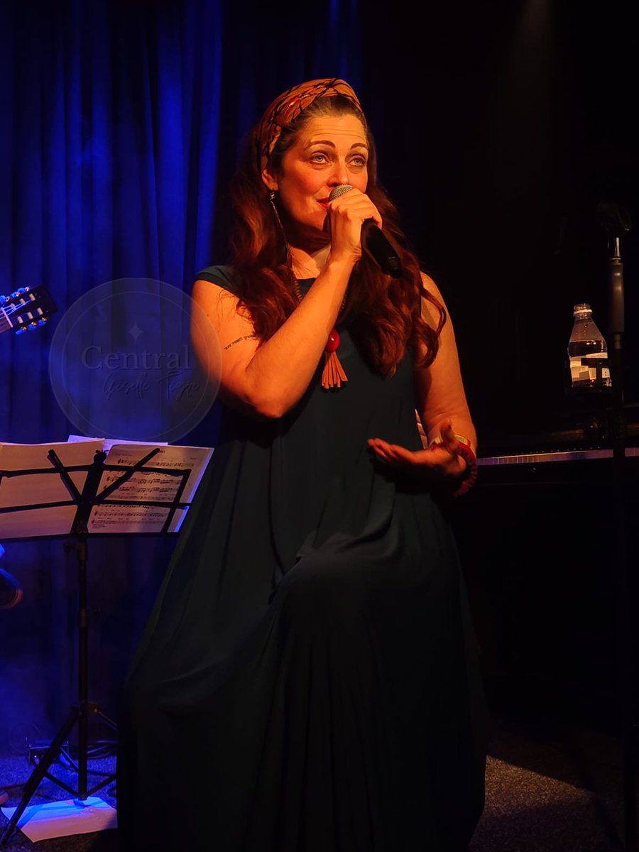 centralgitigre's tweet image. ✨ PERFEIÇÃO! 

Giselle está agora no Fino da Bossa apresentando seu show em homenagem ao Ednardo. O show está sendo transmitido em live pelo instagram dela, e aqui tem um gostinho para vocês. Assistam e se emocionem com as adms! 

@/giselletigre no Instagram