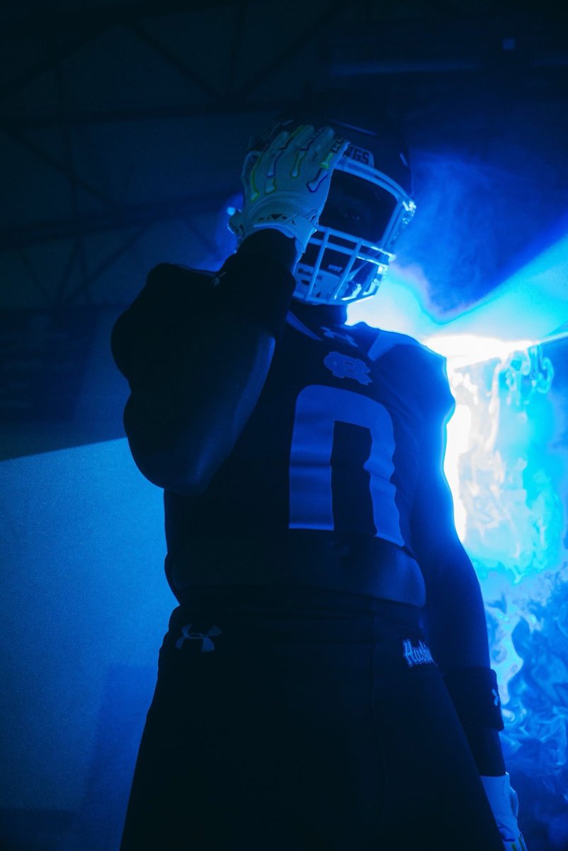 DaveonSingleton's tweet image. I’m going “Agent 0” for my Senior SZN!!!!! #2025SeniorSZN