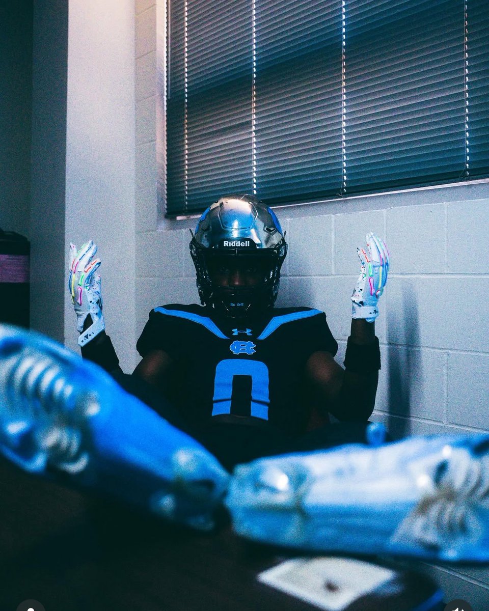 DaveonSingleton's tweet image. I’m going “Agent 0” for my Senior SZN!!!!! #2025SeniorSZN