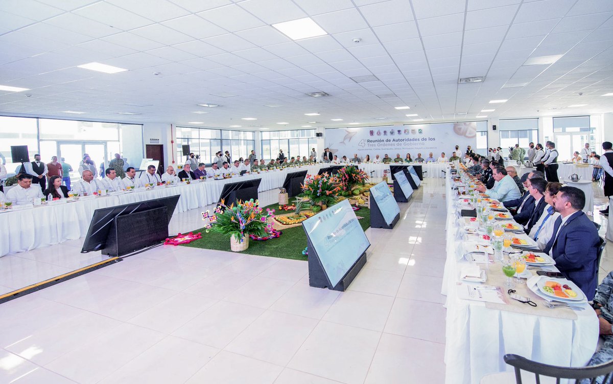 TereJimenezE's tweet image. 4ª REUNIÓN CON GOBERNADORES DE LA REGIÓN PARA FORTALECER ESTRATEGIAS DE SEGURIDAD
Refrendamos la coordinación y cooperación entre los estados de la región para seguir fortaleciendo las estrategias de seguridad en el país y el blindaje de carreteras de la zona.