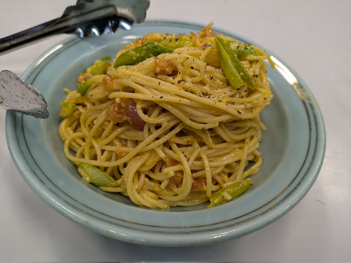 HiroKick629's tweet image. 昨日は合同企画の稽古後、懇親会で銅鑼のアトリエのキッチンでクッキング。俺は15人前の冷製トマト生ハムパスタと7人前のペペロンチーノ。銅鑼の山ちゃんもオリジナルパスタを15人前。全部美味しかった😄‼️

#劇団銅鑼
#TOKYOハンバーグ
#月から抜け出したくて