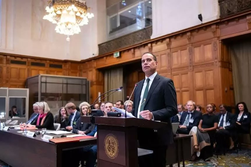 PasifikaNews's tweet image. 🇻🇺 Minister for Climate Change @RRegenvanu welcomed the ICJ’s advisory opinion on climate change, calling it “an important milestone in the fight for climate justice.”
It “breaks through political barriers that have long stalled meaningful action.”
🔗: pasifika.news/2025/07/vanuat…