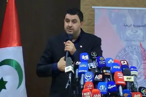 أعلن "الحزب القومي الريفي" عن نيته فتح فرع في مليلية، بتنسيق من علي أعراس، السجين السابق في قضايا الإرهاب، وذلك بعد اجتماع في #الجزائر.

• تأتي هذه الخطوة في إطار سعي #الجزائر لتعزيز نفوذها في المدينة، مستغلةً دعمها للحزب الانفصالي.

قولوا حتى فرنسا والصهيونية والنصارى يريدون بث