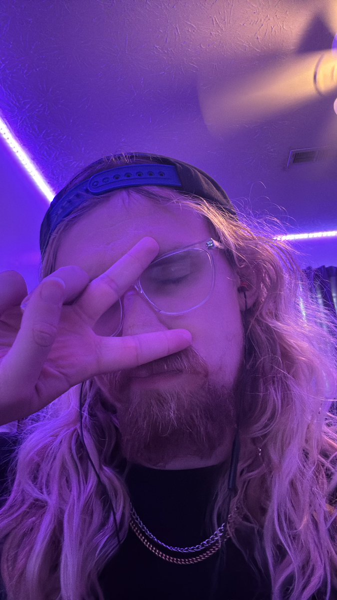 RefShinyShoes's tweet image. Live now