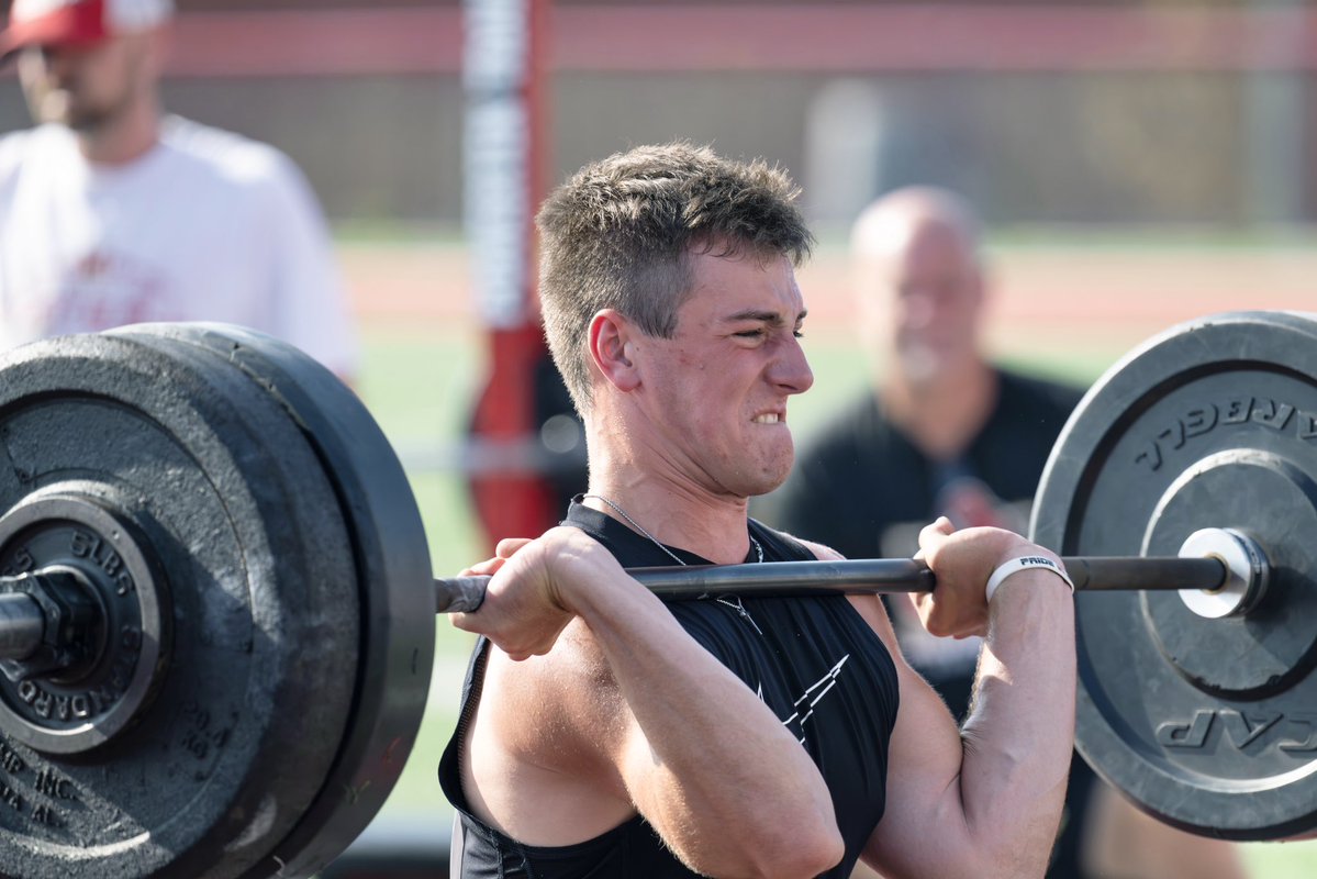 uhshawksfb's tweet image. Tremendous effort today in the heat by our Hawks football team at our 2025 UHS Max Out event. The work you have put in with coach Gibson was certainly on display. Go Hawks! #uhshawks #eat @U_Athletics @CoachSnyderUHS