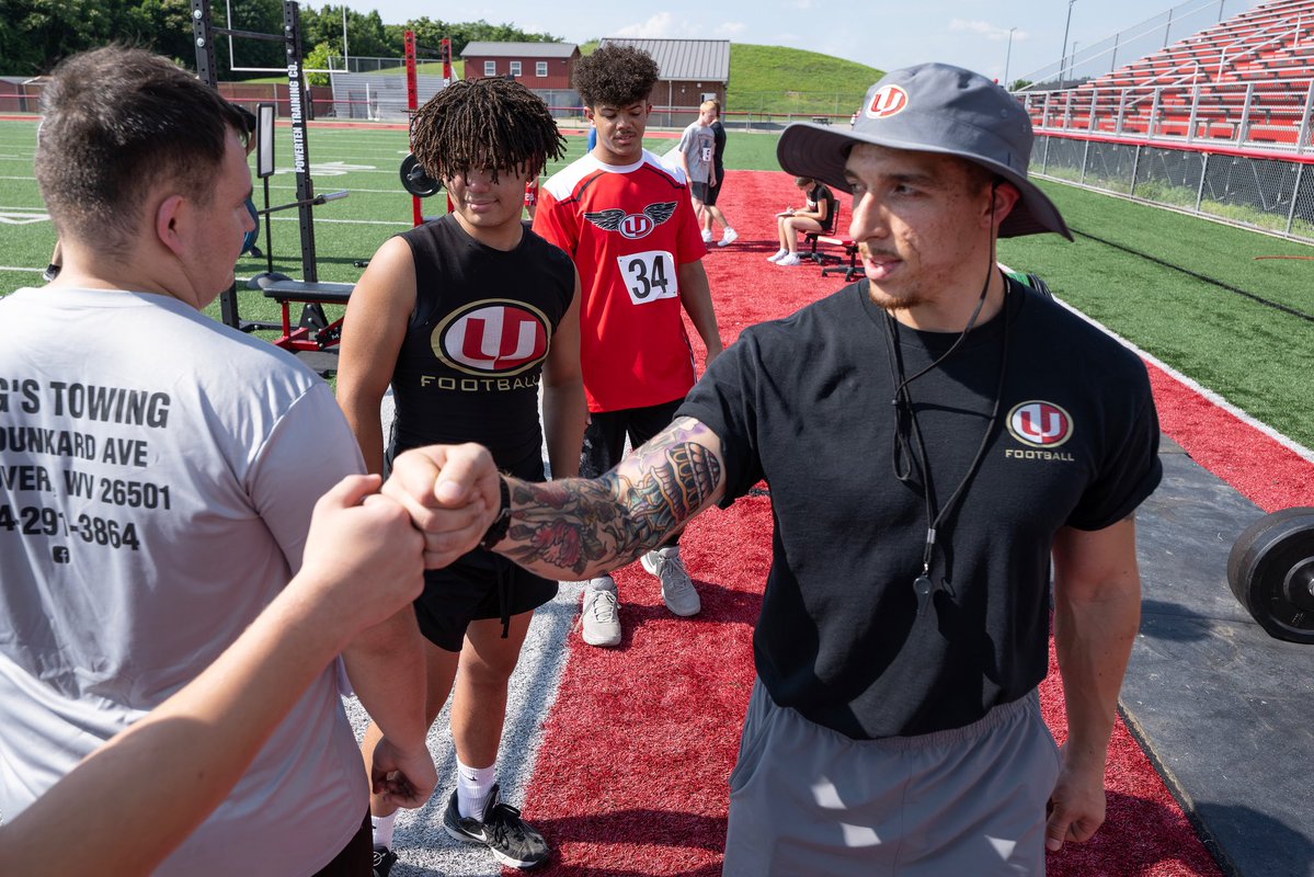 uhshawksfb's tweet image. Tremendous effort today in the heat by our Hawks football team at our 2025 UHS Max Out event. The work you have put in with coach Gibson was certainly on display. Go Hawks! #uhshawks #eat @U_Athletics @CoachSnyderUHS