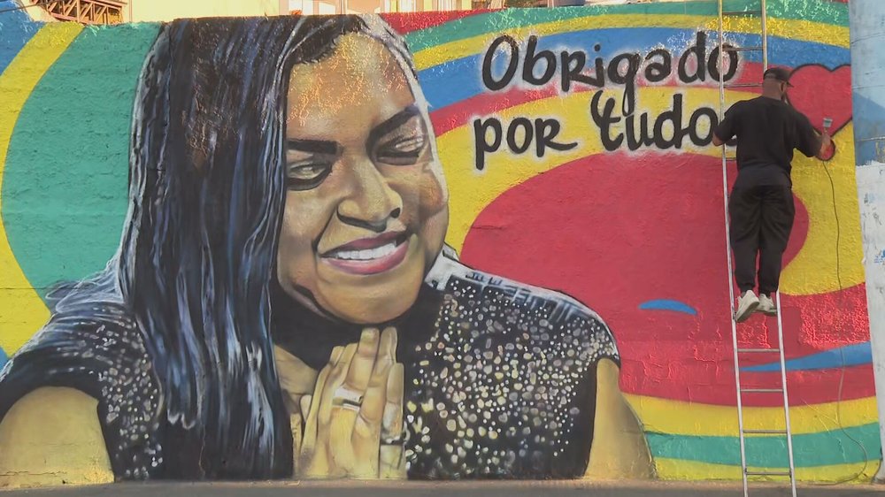 jornalnota's tweet image. EMOÇÃO! 🚨 Artistas plásticos fazem mural em homenagem a Preta Gil em rua da Zona Sul de SP! 🖤✊
Obra foi feita na Estrada do Campo Limpo pelos artistas Paulo e Pedro Terra.
O que você achou?