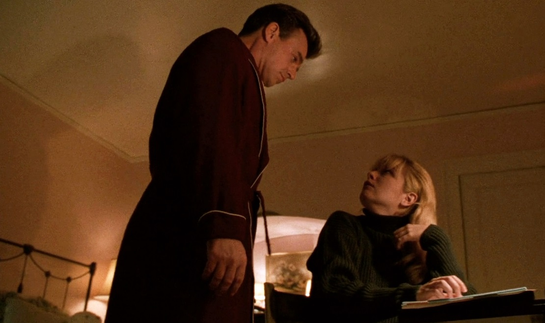 choppingwoodpod's tweet image. David Lynch framing the scene of Leland telling Laura, "Goodnight, Princess" with his shadow looming ominously over her bed