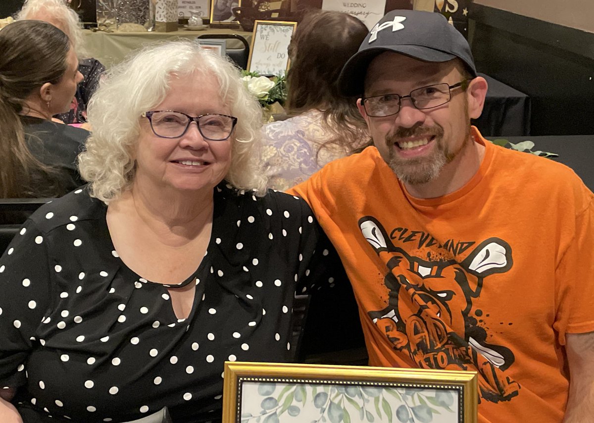jmdy0405's tweet photo. My cousin, Casey, has one of the biggest hearts I’ve ever known. He also has advanced #Huntingtonsdisease. He’s been a huge @Browns fan since we were little. PLEASE help me coordinate a special moment for Casey with the #ClevelandBrowns. #helpmemakeawish #joeflacco https://t.co/JZ4uQrPjQ3