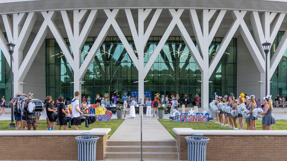 MicheleADugan's tweet photo. What a day to be part of Team Forsyth! 💙🍎
We welcomed 300+ incredible new employees to our safe, connected &amp; thriving community. 
Superintendent @JMY_FCS and our BOE shared a powerful message of purpose and vision - it’s going to be a GREAT year! #FCSNEO https://t.co/QD5NC5ZI0x