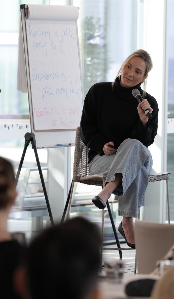 PatriciaLongw10's tweet image. My eldest daughter in her role as Analytics and Leads Generation manager for a large Real Estate Company. She is in charge of 7 offices. I got her permission to post it. Very proud of her.