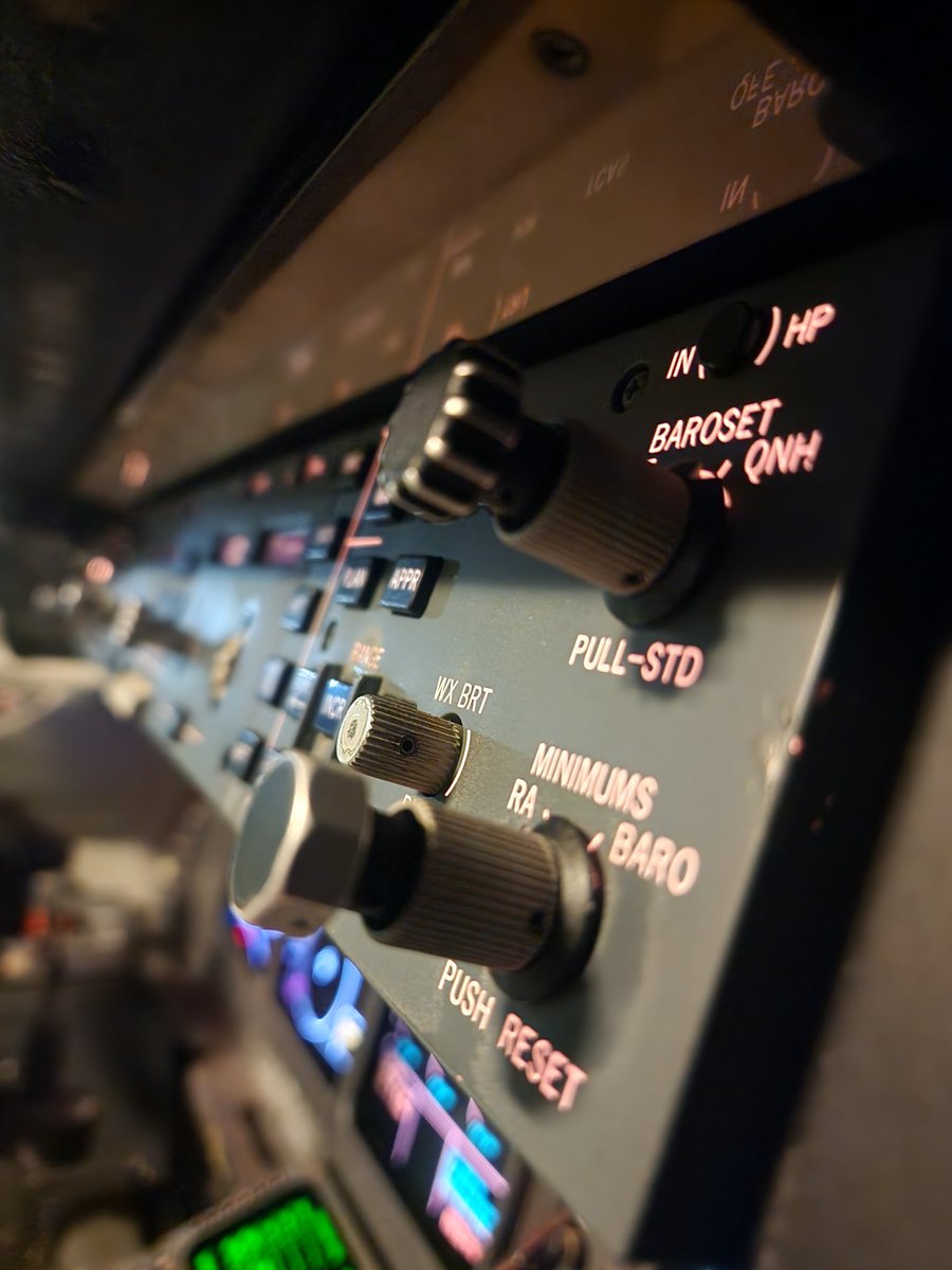 FaustAether's tweet photo. One of the greatest American engineering marvels is the McDonnell Douglas MD-11 .Here are some close study pictures of the flight deck. https://t.co/Dp3Y6mwLLu