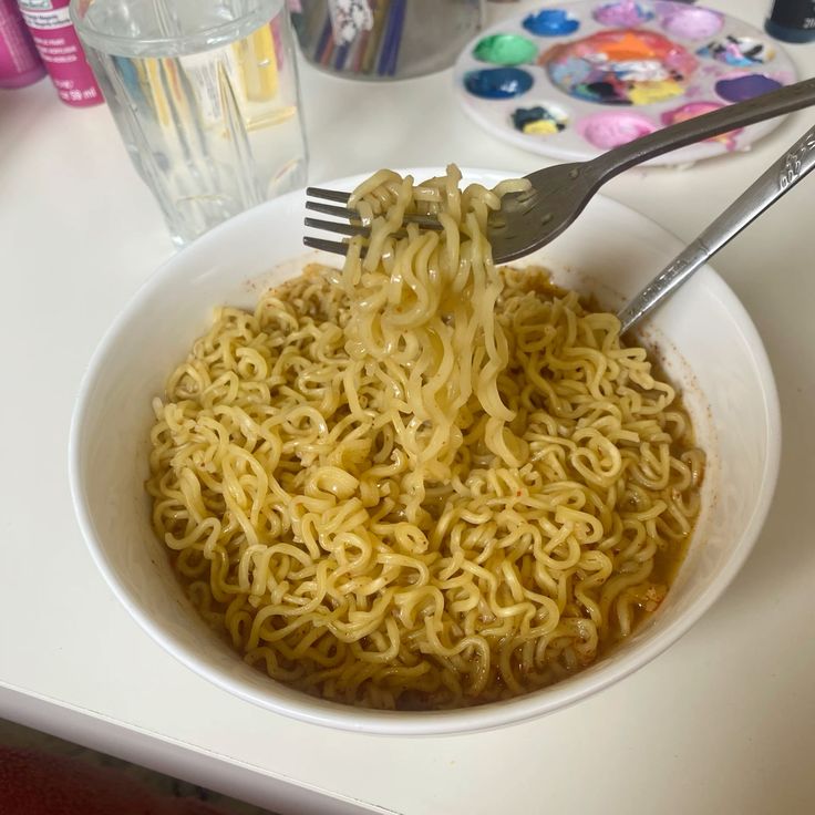 varkaglazer's tweet image. meanwhile actual SEA breakfast