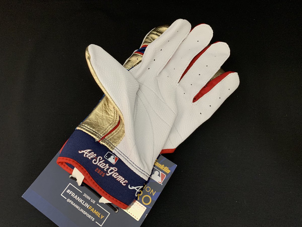 info42648043's tweet photo. Franklin CFX PRO LIMITED EDITION
『MLB ALL STAR GAME 2025 MODEL』
サイズ:S•M•L
価格:税込11,900円
各サイズ1双ずつしかございません😢
早い者勝ちです💦
#フランクリンバッティンググローブ #MLB #mlb #フランクリン #すみれスポーツ #franklin #cfx #cfxpro #crome #franklinfamily https://t.co/9F6rcm7rO5
