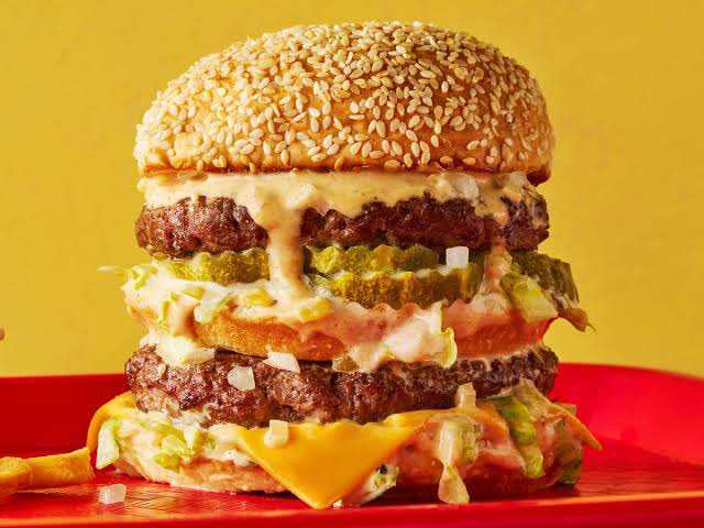“Índice Big Mac”

Porque en julio el precio de la hamburguesa cayó de US$6,95 a US$5,13 y Argentina pasó del 2do puesto al 21.