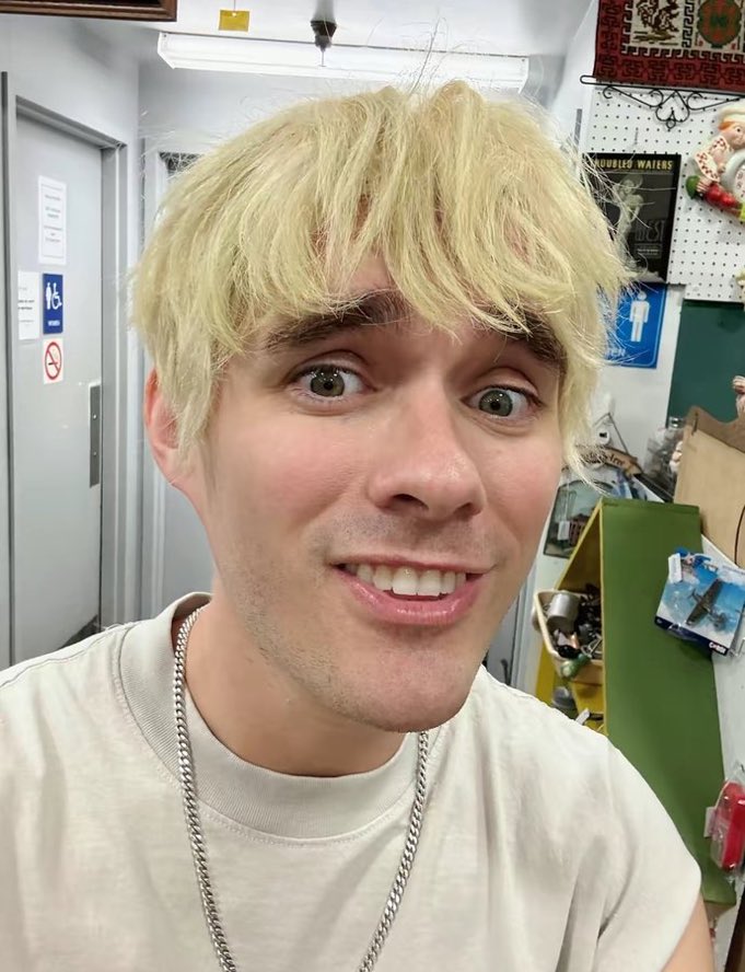 ITF0LL0WSME's tweet image. the blonde one so terrify