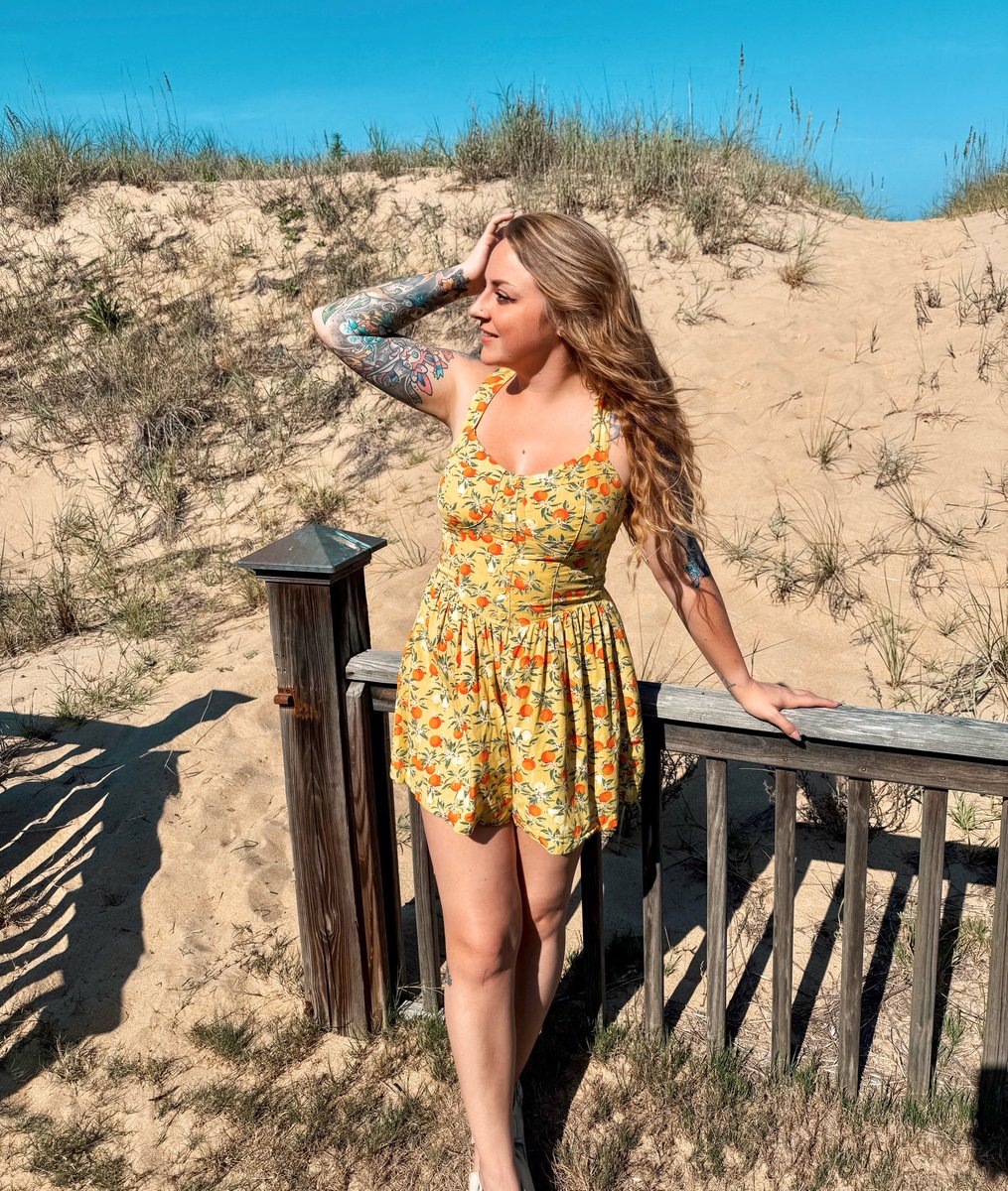 seashell_b's tweet image. forget to set my away message so nobody knows I’m out of office 🥲