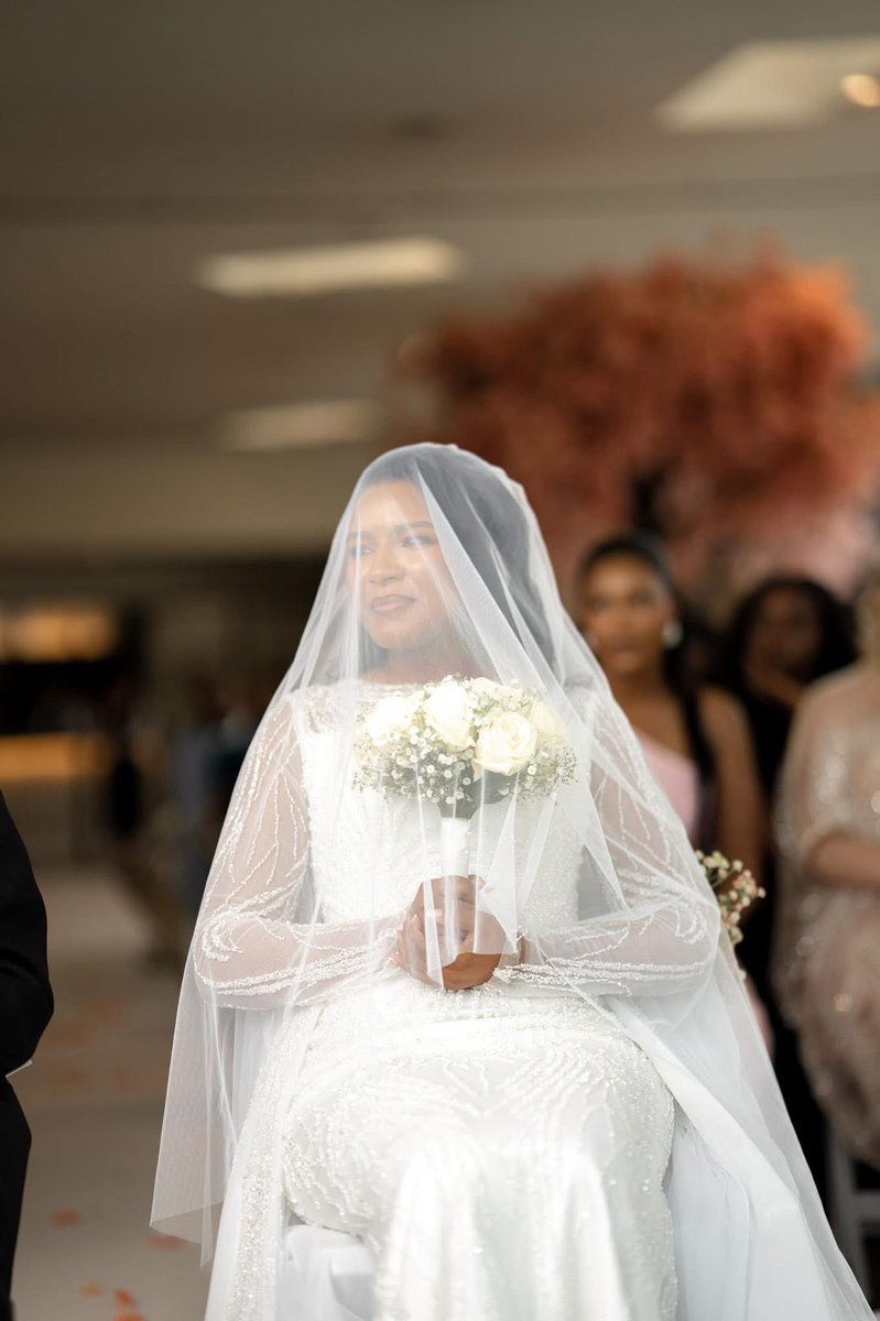 Voici les photos officielles du mariage du pasteur Marcello Tunasi.
#AXEmedia 💍