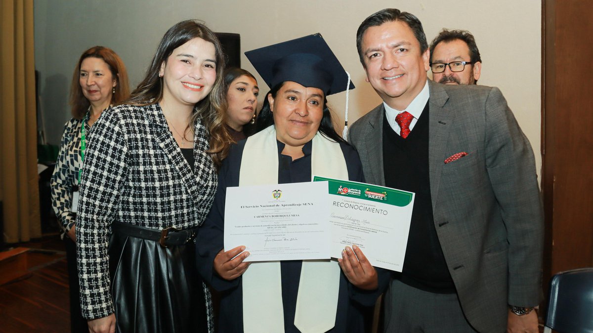 Participamos en la graduación de 68 loteros y loteras en técnicas de venta de juegos de suerte y azar.

Nos sumamos y celebramos este proceso formativo que reconoce su esfuerzo diario y el impacto que tiene su labor en el desarrollo del departamento.