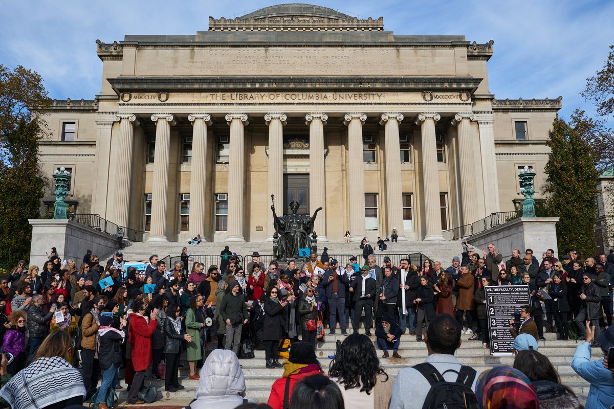 🇺🇸💰📚 President Trump just landed a $221M settlement with Columbia University over federal civil rights probes, including alleged antisemitism after the Oct. 7 Hamas attacks. The deal restores billions in frozen research funds &amp; forces tighter campus protest rules. Columbia