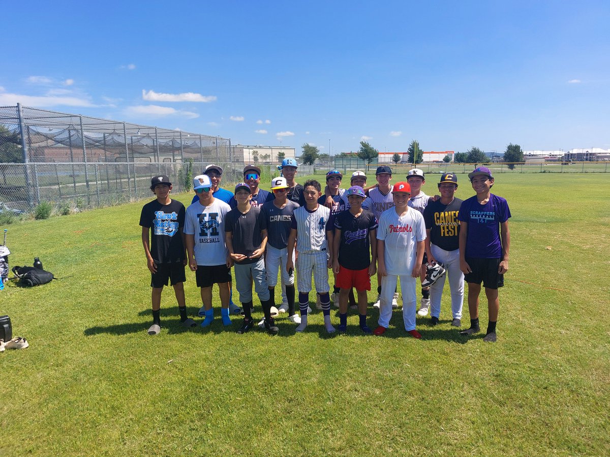 HarlanBaseball's tweet image. Another great summer camp. The future continues to be bright
#HHTALONSUP #CultureOfCommitment #HawkYeah