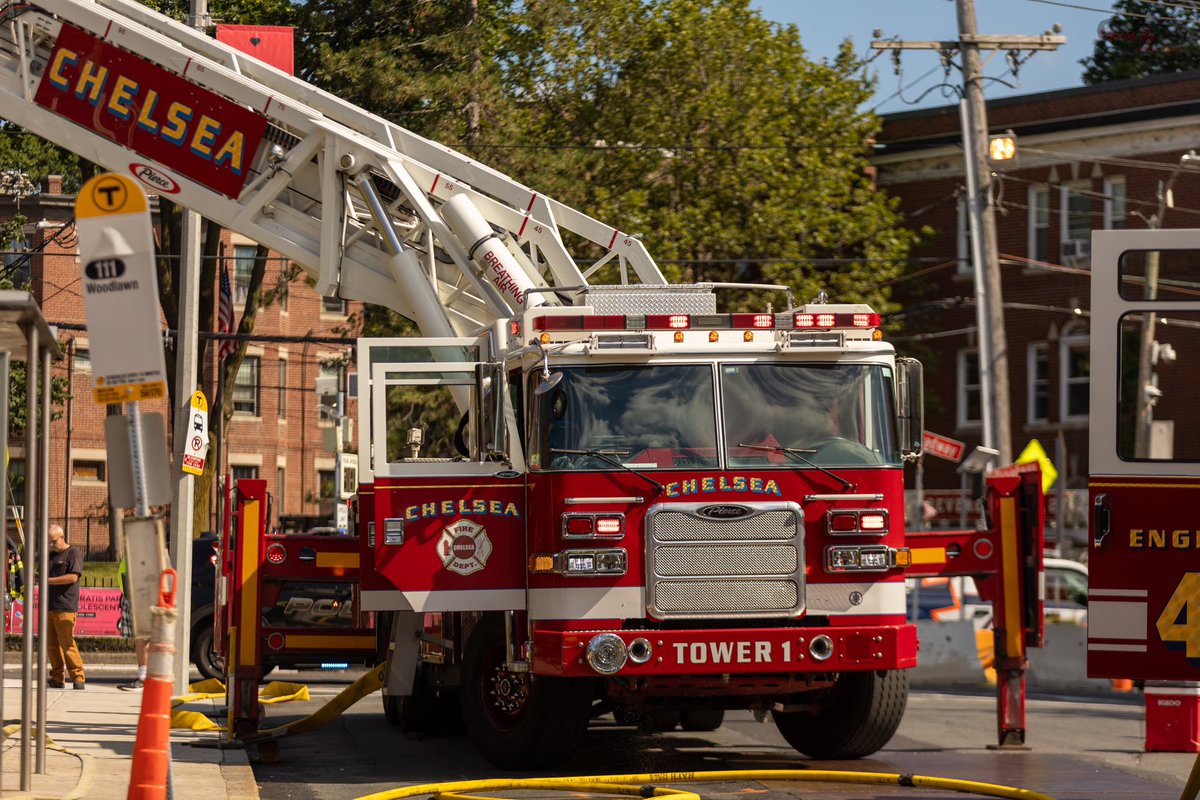 Chelsea Car 3 ordered box 312 after receiving a verbal report to Headquarters that the roof of the Verizon building next door was on fire, earlier this afternoon. Crews made quick work of a fire in the building’s ventilation shaft on the roof.