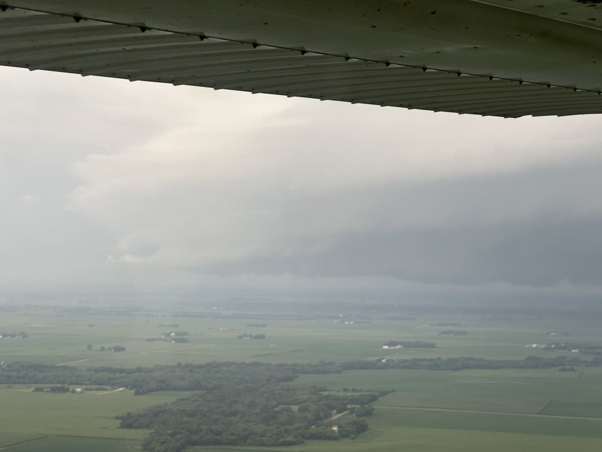 levikj's tweet image. Ope got a tornado warning flying past Mankato @NWSTwinCities