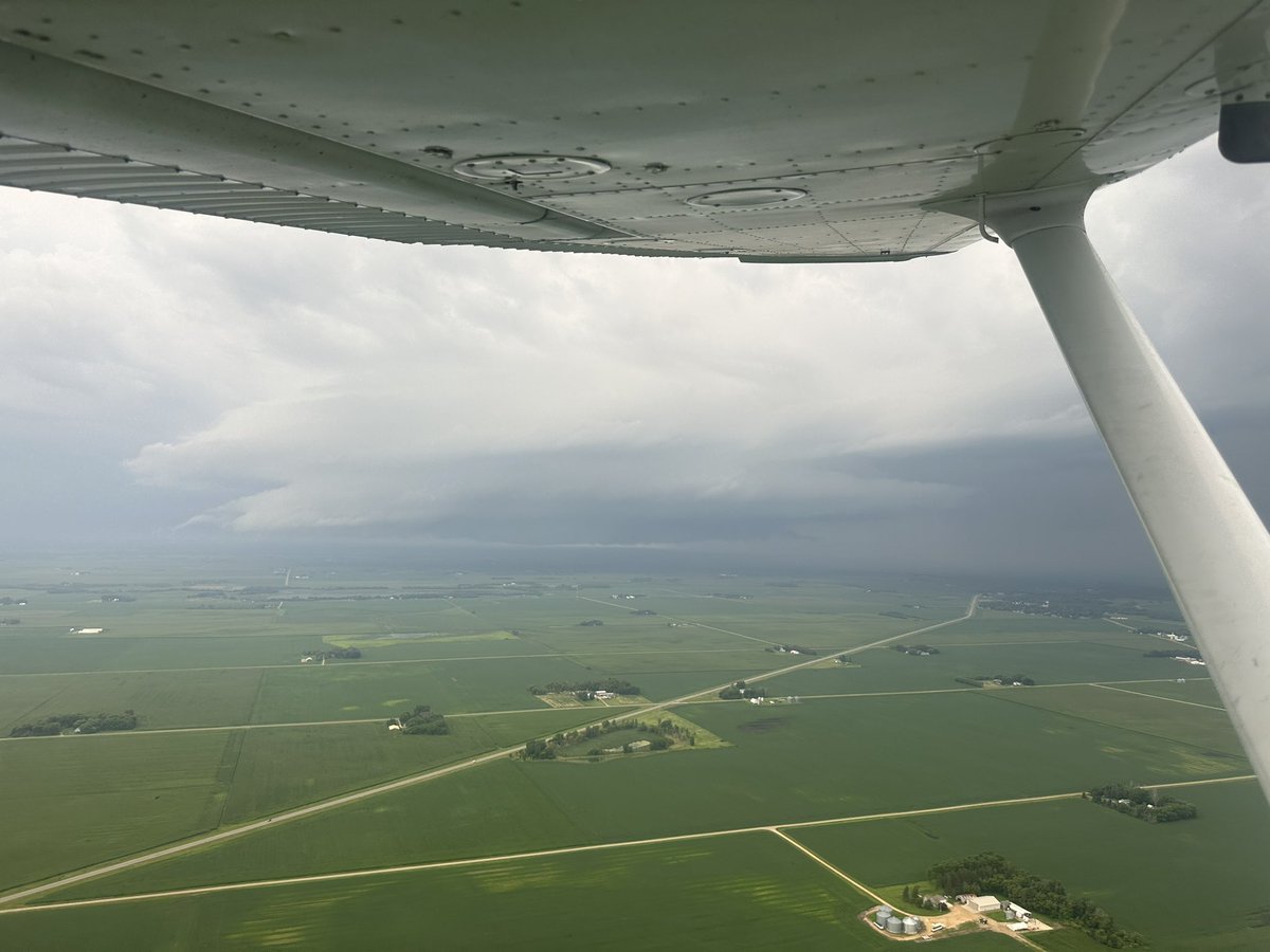 levikj's tweet image. Ope got a tornado warning flying past Mankato @NWSTwinCities