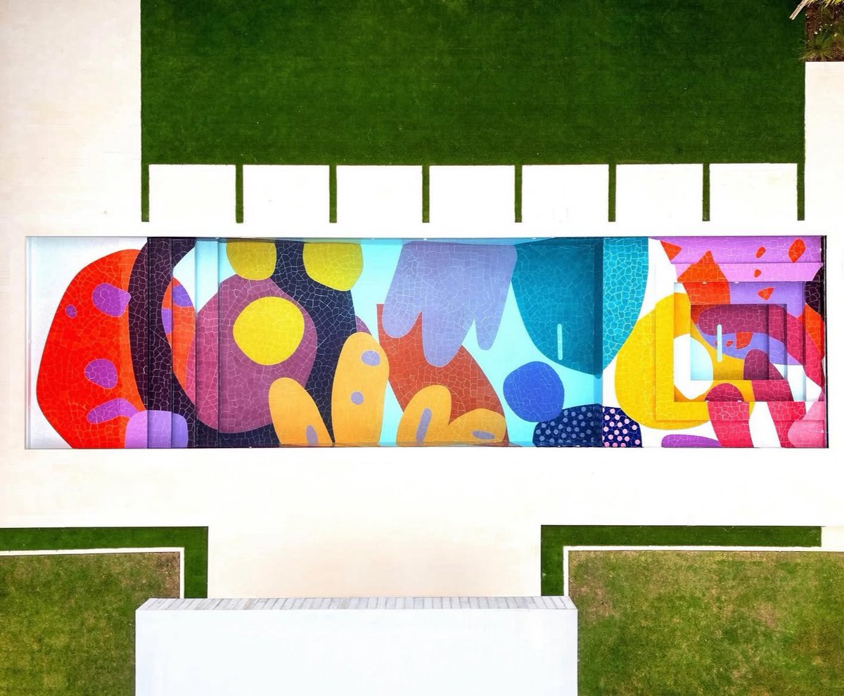 luusssso's tweet image. A backyard pool in Miami designed with over 8,000 handmade tiles by artist Alex Proba