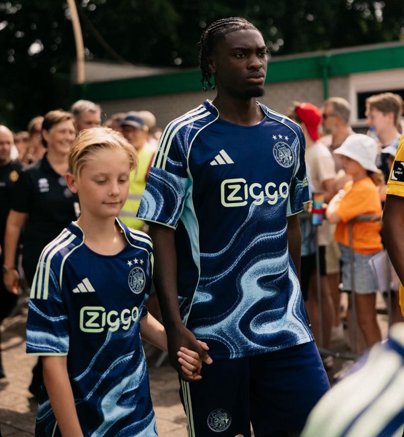 TfrmTheSev's tweet image. After Ajax sells Jorrel Hato to Chelsea
Their next (even bigger Talent) Big Sale will be Jorthy Mokio (17)🇧🇪🇨🇩 in 1-2 years
He is Freak of a Talent and a Future Superstar if he keeps developing this way.