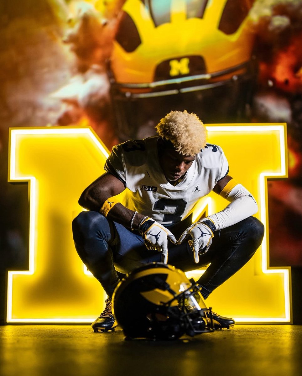 Playmaker 🤫 

#GoBlue