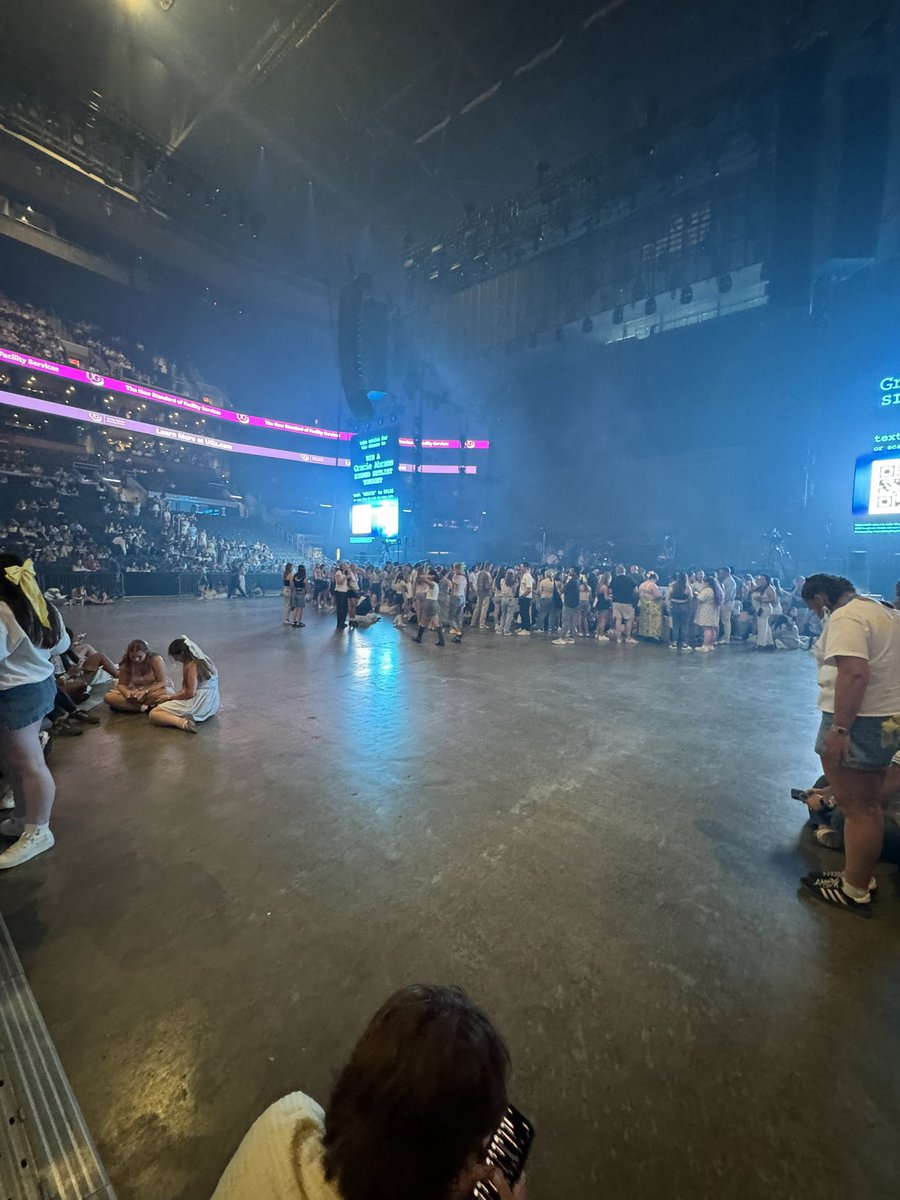 overnostalgic's tweet image. look at allllll that space…. back of pit parties are gonna go crazyyyyy i’m so excited