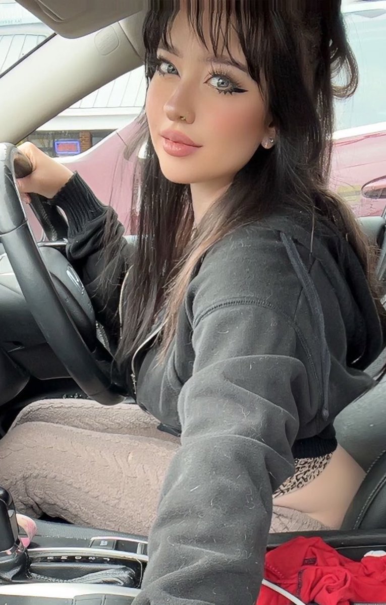 that girl tweet media