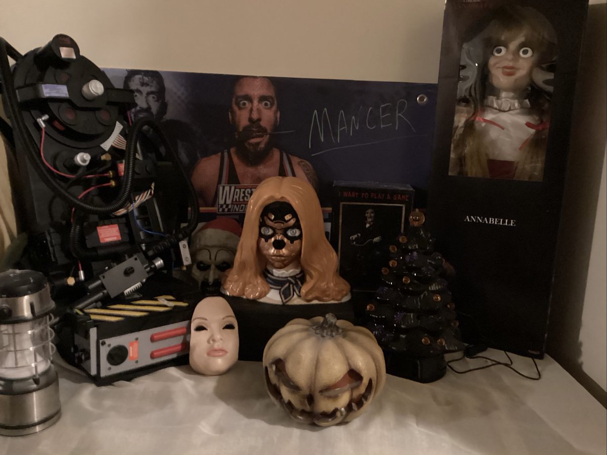 DanhausenfanDD's tweet image. Starting to decorate for Halloween. Mancer fits perfectly. @ManceWarner