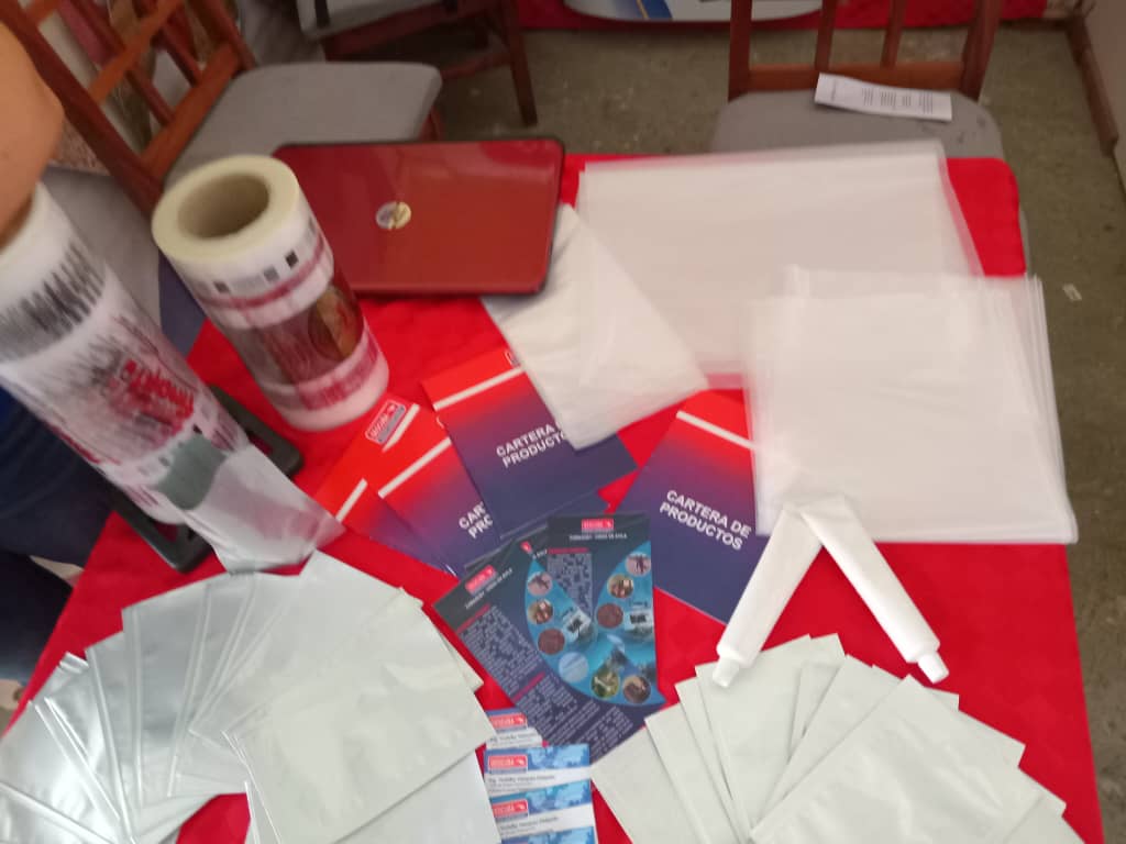 Participa la UEB Envases Flexibles, de la Empresa Geocuba Camagüey, en la Expo-Innovación Provincial para el desarrollo, mostrando sus innovaciones que contribuyen a soluciones de problemas presentes en la provincia. #CITMACamagüey