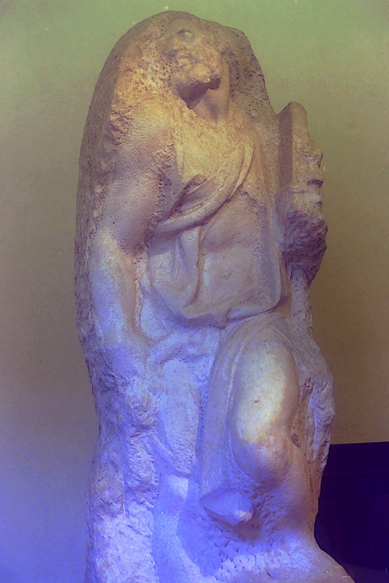 LibertyMomm's tweet image. Michelangelo: St. Matthew (1505), Galleria dell'Accademia, Firenze, Italia.
Michelangelo's chisel cuts frozen in time as St. Matthew was left unfinished and only 'semi-liberated' from the marble when Pope Julius II summoned him to Rome.
Torsion. Potential energy.
