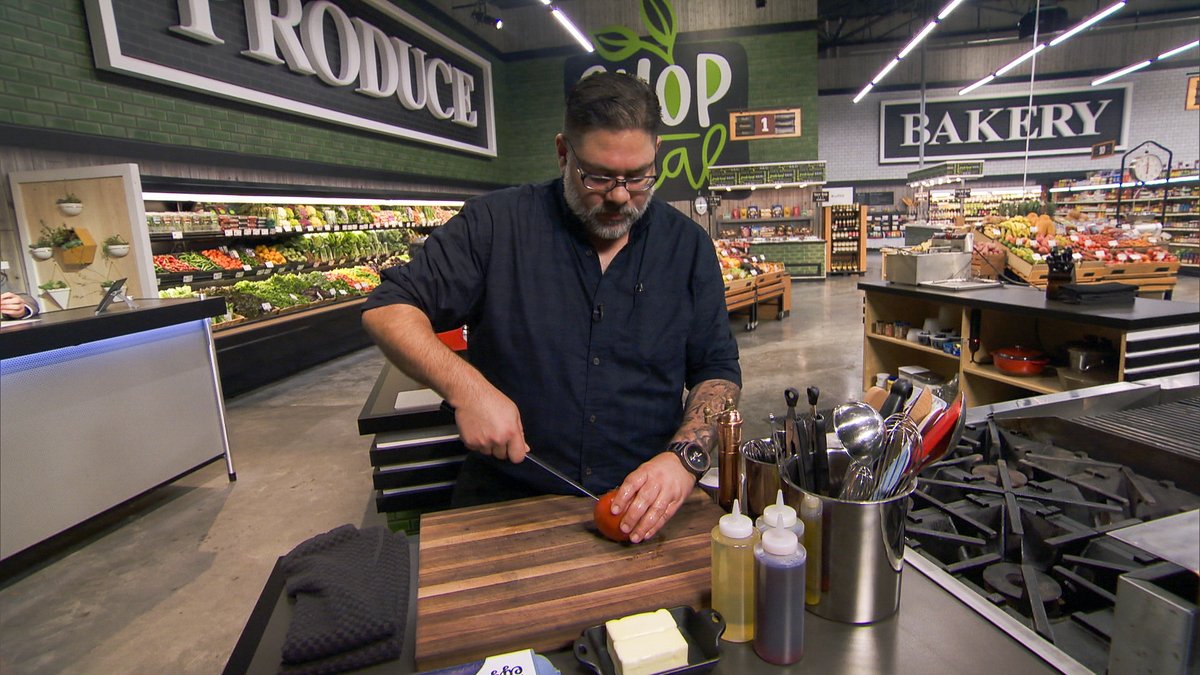 FoodNetwork's tweet image. 3 chefs take on Flavortown in a wicked high-stakes two-ingredients-per-aisle competition! 😱
Catch #GroceryGames, NEXT @ 9|8c 🛒