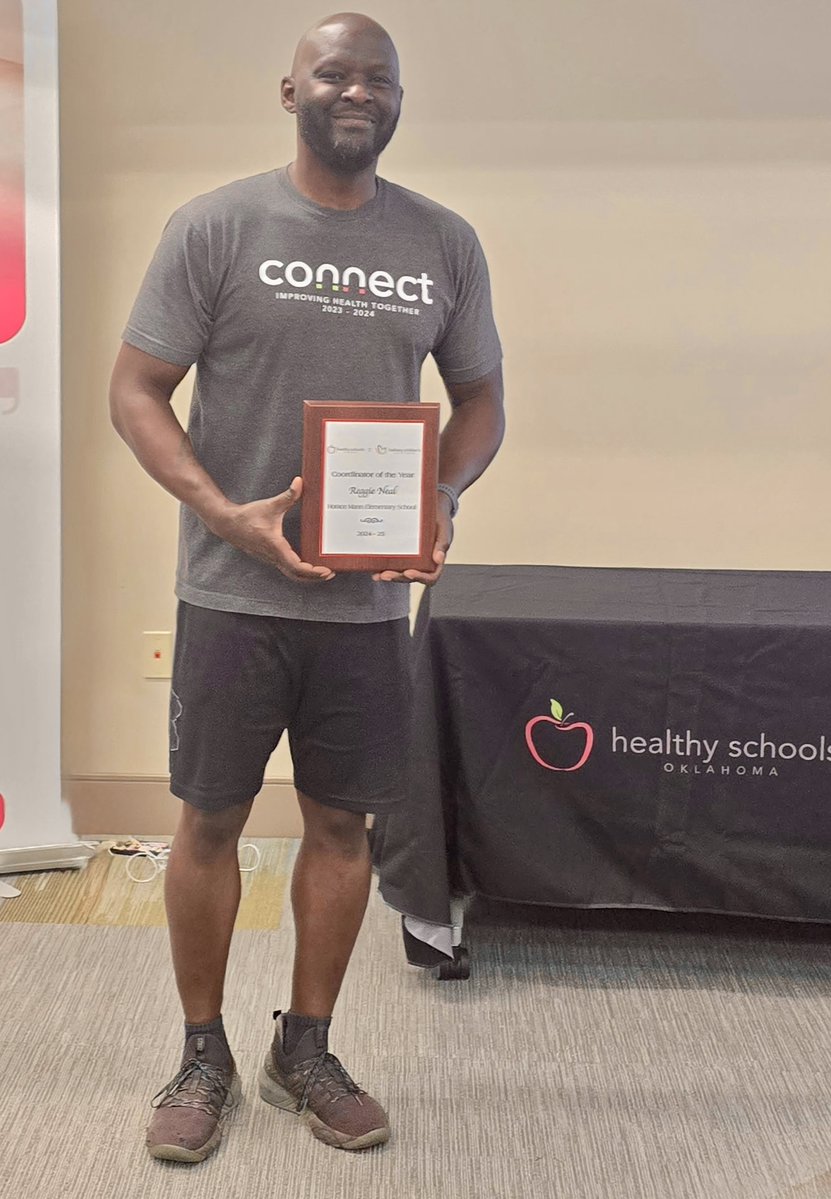 ShawneePublic's tweet image. Big congratulations to Coach Neal, Horace Mann’s incredible Physical Education teacher, for being named Healthy Schools OK Coordinator of the Year!
Way to go, Coach! We’re proud you’re part of the Wolf Pack! 🐾💙
#GoWolves #ShawneeStrong #OklaEd