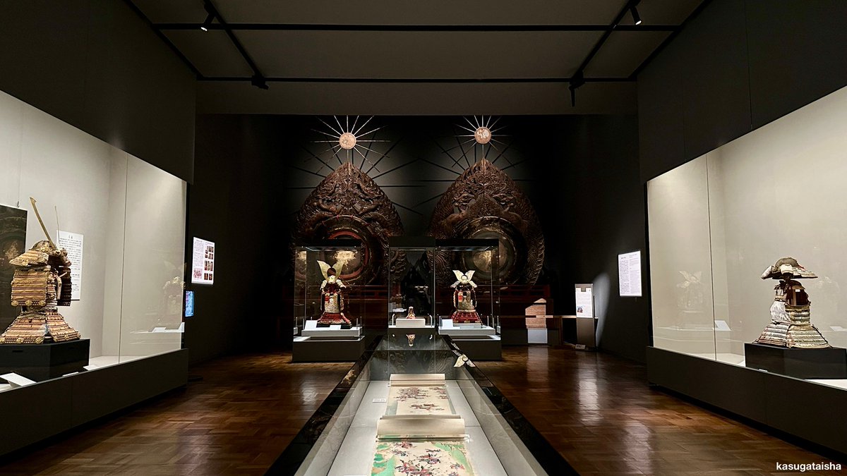 Gorgeous_Armors's tweet image. #春日大社大鎧展 開幕から早くも20日がたちました。
「国宝大鎧の双璧」「甲冑の東西両横綱」と称される2領の大鎧が並ぶこちらの光景が見られるのは残り40日!
前期展示は8/3(日)までです。
#春日大社 #奈良 #甲冑 #鎧 #兜 #武士