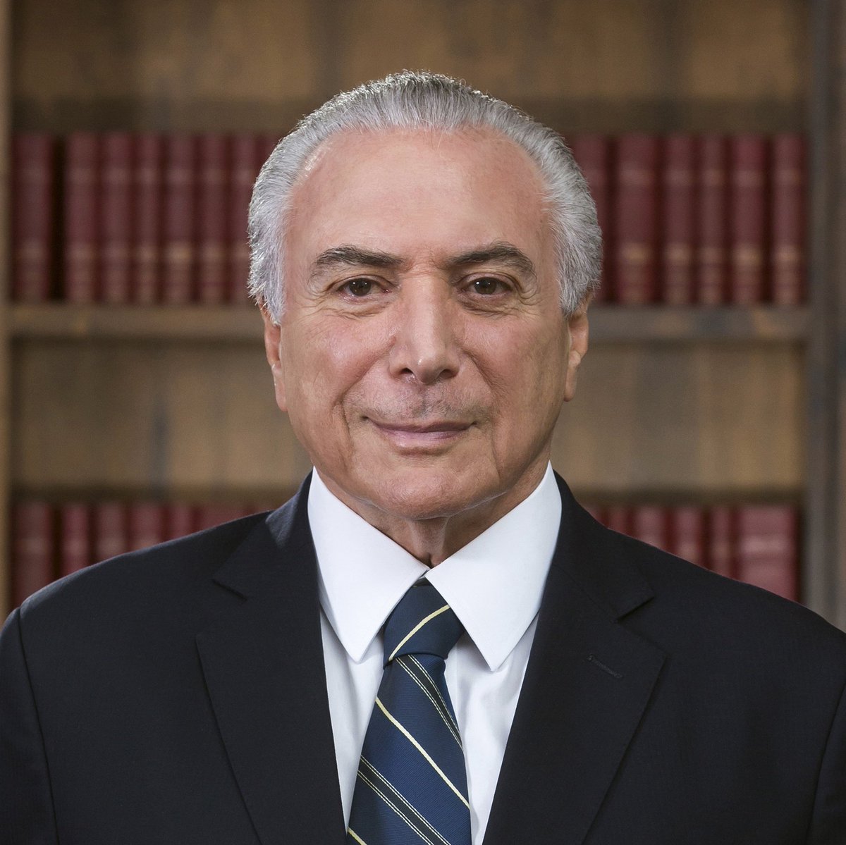 leolinshumor's tweet image. 🚨 AGORA: Ex-presidente Michel Temer publica comunicado poderosíssimo com opiniões fortes e extremamente corajosas
"Galera, eu acho que essa polarização aí não é legal hein", afirmou em pronunciamento emocionante