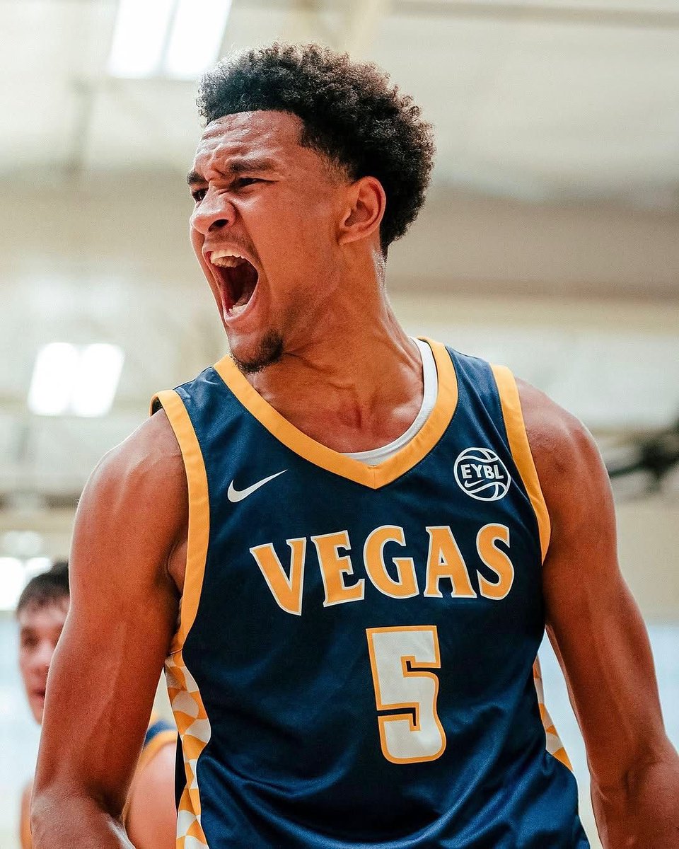 alemalky's tweet image. Uno que suma ofertas de Universidades prestigiosas es @MaximoAdams25 .
Recibió ofertas en los últimos días de Kentucky, North Carolina, Maryland, Texas, Michigan State, Illinois, Houston, Nebraska, Seton Hall, Alabama, Houston.
En el Nike EYBL:
▶️18.8 pts
▶️10.2 reb
#NCAA
