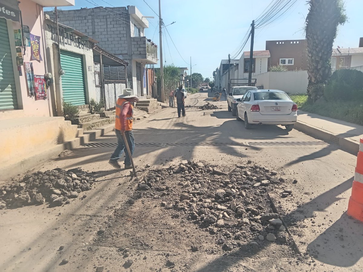 ¡Seguimos avanzando con el 🚧 Bachetón en la Junta Auxiliar de San Juan Tlautla!

☑ Con acciones concretas mejoramos nuestras calles y la seguridad de quienes las transitan 🚗🚙 todos los días.

¡Juntas y juntos, seguimos mejorando 💪🏻 San Pedro Cholula!