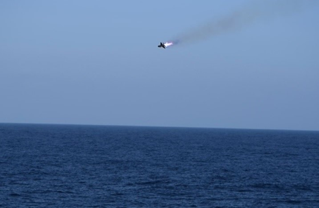 IN_EasternFleet's tweet image. #ThrowbackThursday 🚀⚓
“Strength does not come from physical capacity. It comes from an indomitable will.”
— Mahatma Gandhi
On 17 May 2022, #INSRanvir of the #EasternSword #SunriseFleet made history with the successful maiden firing of the #Barak1 missile on #EAT — the first…
