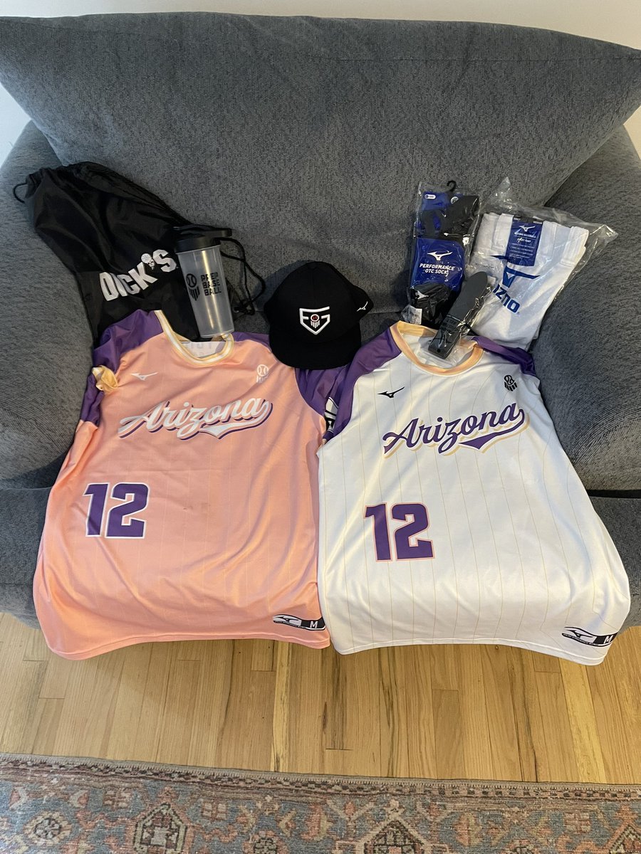 DashFootman2029's tweet photo. Ready for tomorrow. Thank you @PrepBaseballAZ @prepbaseball for the gear https://t.co/MBBoWElxHv